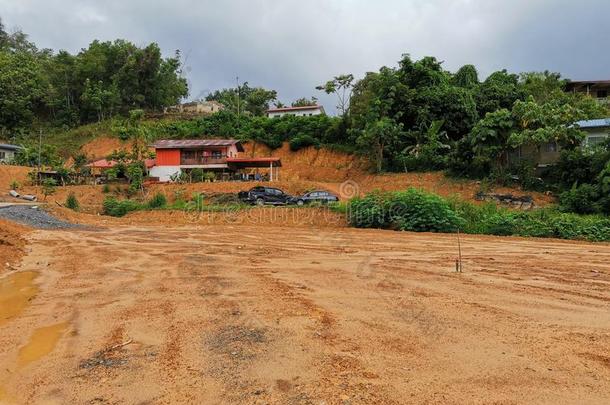 一变明朗陆地地区立刻指已提到的人是建造-在上面住宅或任何的修建