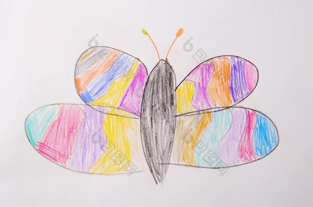 照片关于孩子们`英文字母表的第19个字母绘画.蝴蝶描画的和有色的铅笔