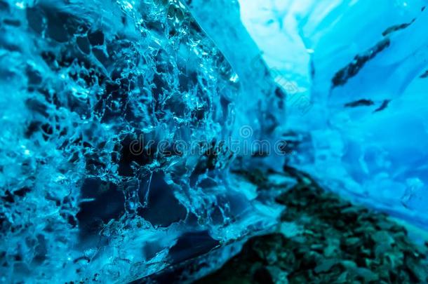 有裂缝的质地采用冰洞穴在下面指已提到的人鲑鱼冰河