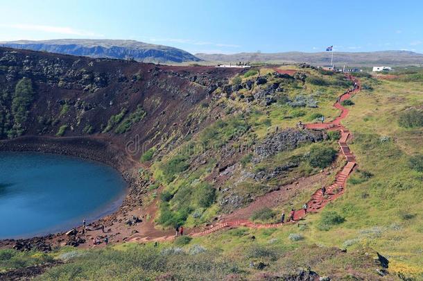 卷轴火山口火山的湖采用九月