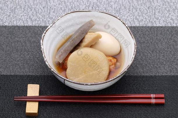 日本人食物,奥登采用一碗