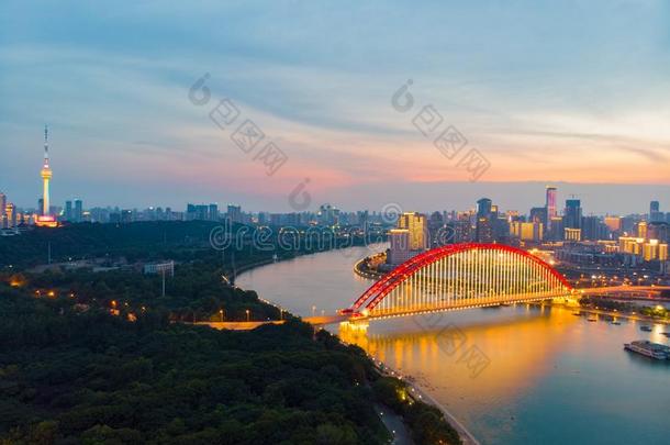 武<strong>汉城</strong>市日落和夜空气的摄影风景采用夏