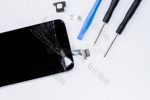 指已提到的人智能手机屏幕破碎的和需要向修理智能手机.