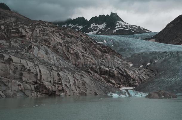 雨水槽冰河在指已提到的人富尔卡山口