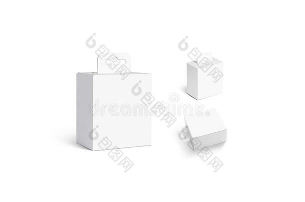 空白的白色的附件盒和<strong>衣架</strong>愚弄在上面放置,隔离的