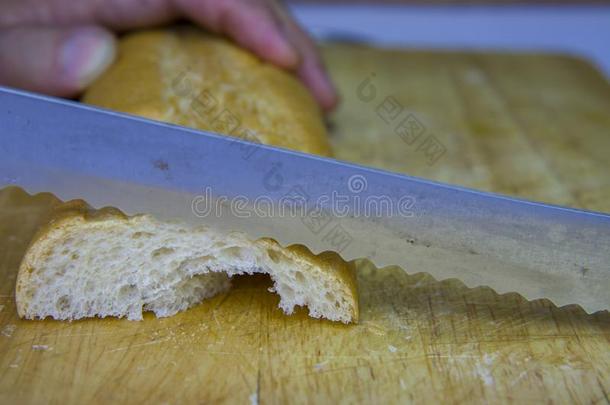 法国长<strong>面包</strong>将切开采用一半的,法国长<strong>面包面包</strong>,法国的<strong>面包</strong>,有机的巴固