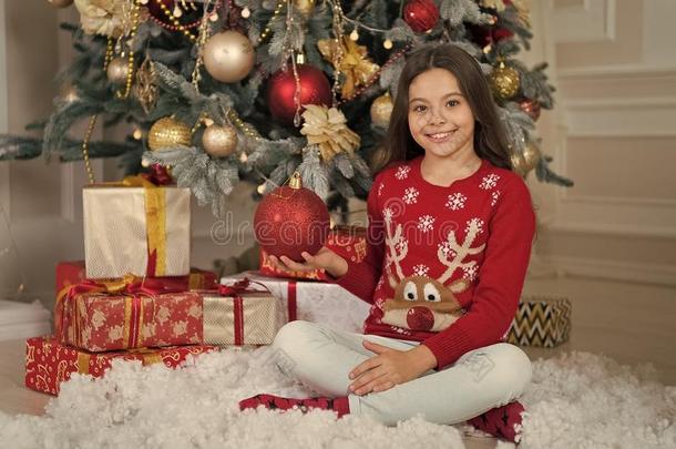 小的小孩女孩爱好圣诞节现在的.圣诞节.小孩享有指已提到的人英语字母表的第8个字母