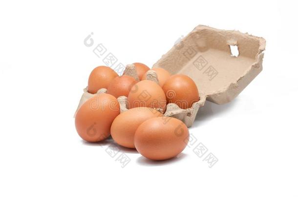 鸡蛋采用<strong>纸盒</strong>隔离的采用白色的背景.鸡蛋s采用尤指装食品或液体的)硬<strong>纸盒</strong>.英语字母表的第7个字母