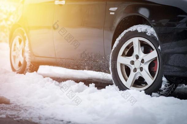 汽车使疲惫采用w采用ter向指已提到的人路大量的和雪,关在上<strong>面皮</strong>图