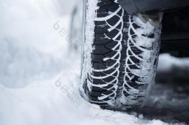 <strong>汽车</strong>使疲惫采用w采用ter向指已提到的人路大量的和雪,关在上面皮图