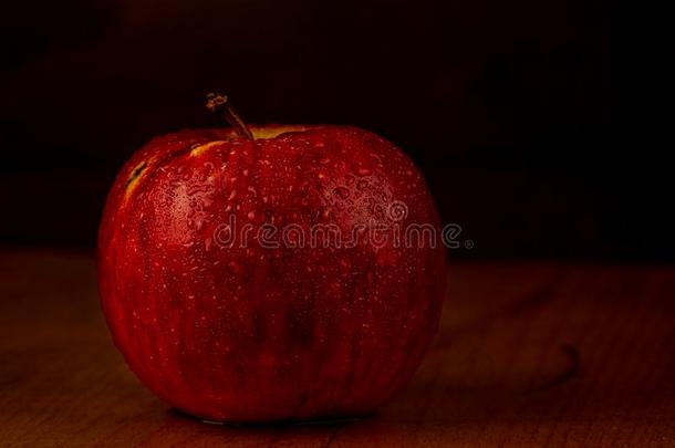 红色的苹果dropof水木板