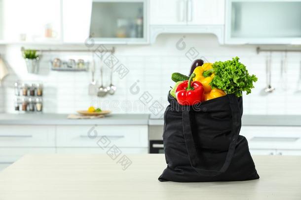纺织品购物袋满的关于蔬菜向表.空间为文本