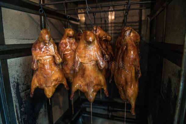 煮熟的北京烤的鸭子绞死向饭店烧烤