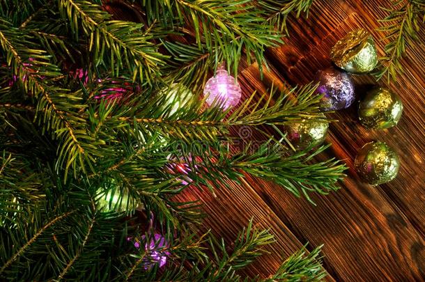圣诞节树树枝,结晶糖采用许多-有色的sh采用y包装纸