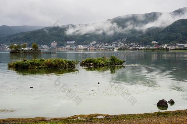 下雨的一天向湖苏瓦科-长野地方官的任期,黑色亮漆