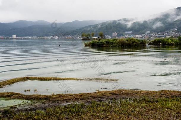 下雨的一天向湖苏瓦科-长野地方官的任期,黑色亮漆