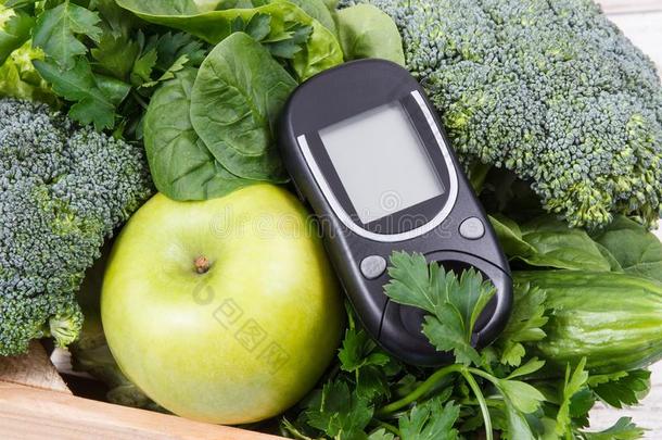 血糖测计仪为校核食糖水平和绿色的自然的成果机智