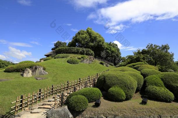 玉石赞。小山采用古拉库花园