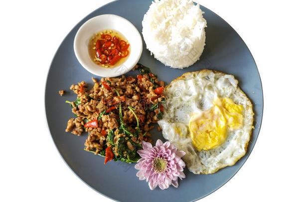 辛辣的ThaiAirwaysInternational泰航国际食物稻形成顶部移动-喝醉了的猪肉和罗勒属植物和喝醉了的