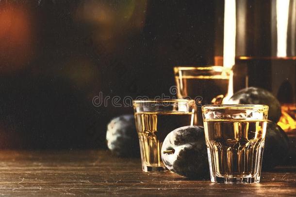 斯尔沃维察-李子白兰地酒或李子伏特加酒,困难的liqu或,强的喝