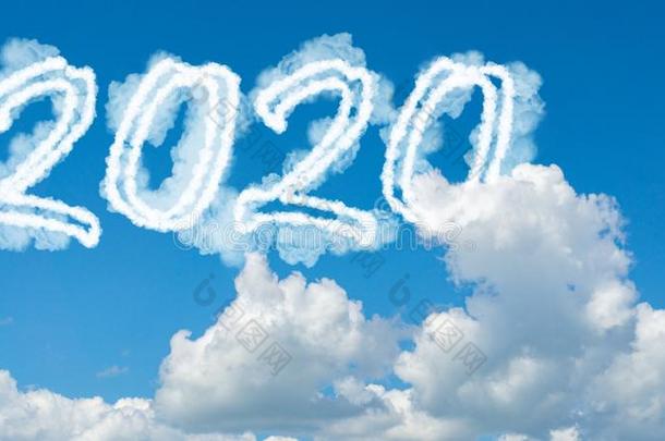 和煦的：照到阳光的天云年<strong>2020</strong>.幸福的新的年观念.算术<strong>2020</strong>