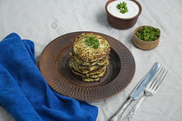 夏季产南瓜之一种油炸果馅饼,素食者夏季产南瓜之一种烙饼,serve的过去式和倍频器