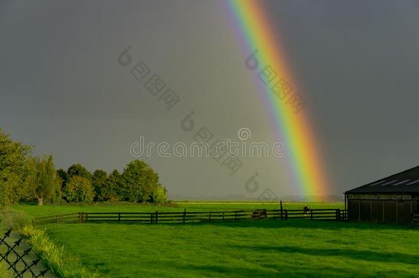 彩虹来下向草原关于农场在近处沃尔登,指已提到的人Ne指已提到的人r