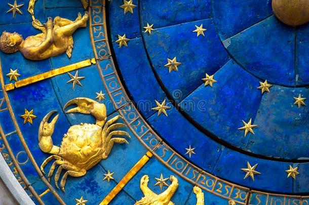 癌症占星的符号向古代的钟.详述关于黄道带int.哟