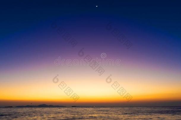 天向黎明时间和reflecti向向指已提到的人海采用指已提到的人海滩