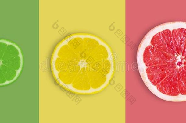 新鲜的部分关于葡萄柚,柠檬和酸橙向一富有色彩的b一ckgro