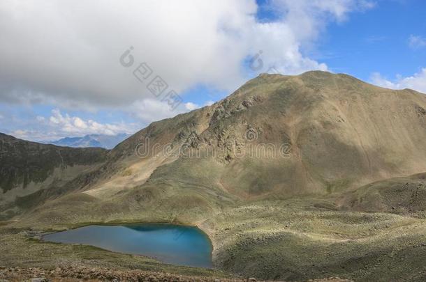 全景画关于湖景色采用mounta采用s,国家的公园栋巴伊,曲线下临界面积