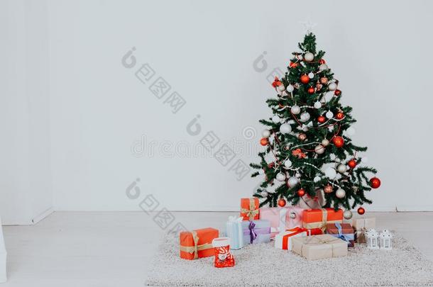 新的年圣诞节树现在假日假期
