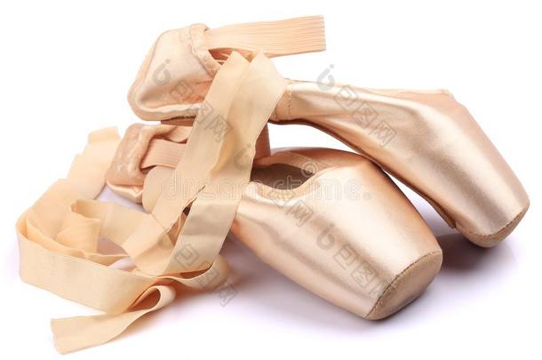 框架关于缎粉红色的芭蕾舞鞋子