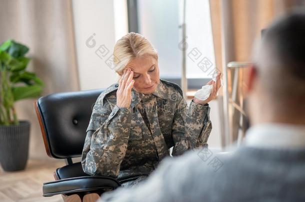 女军人佃户租种的土地餐巾和讲话向精神分析