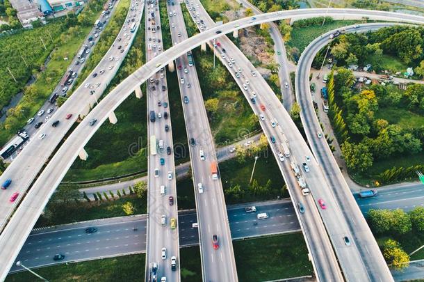 高速公路运送交通路和车辆运动逻辑的