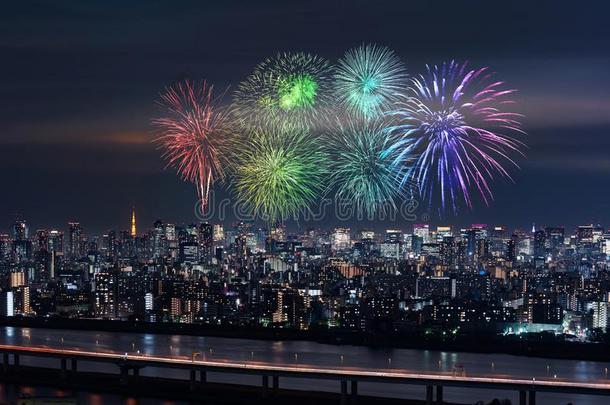 烟火越过东<strong>京城</strong>市风光照片在夜,黑色亮漆