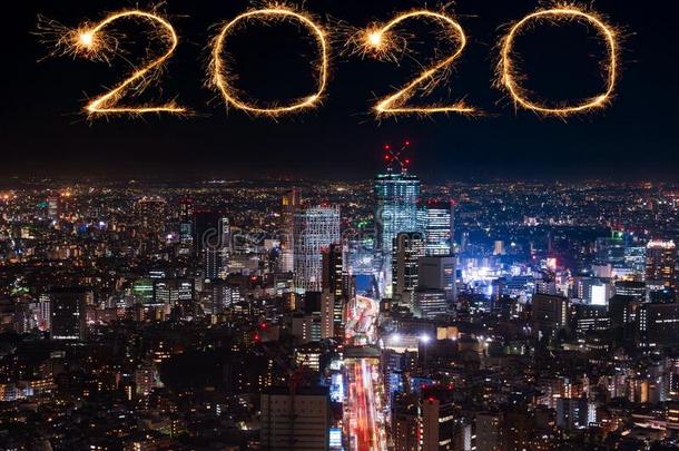 2020幸福的新的年烟火越过东<strong>京城</strong>市风光照片在夜,日本的椰子牛轧