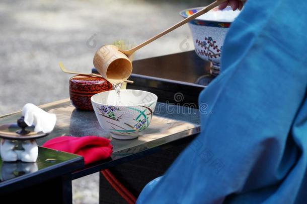 日本人机器绿色的茶水典礼