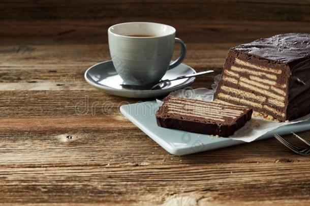自家制的巧克力快餐向木制的表