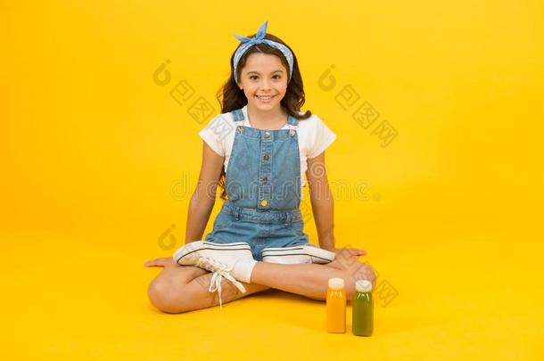 健康的食物是（be的三单形式伟大的为她健康状况.小的小孩享有维生素