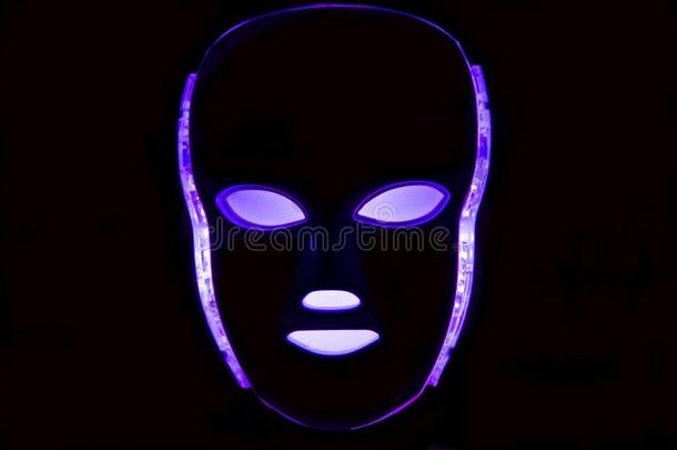 颜色治疗<strong>面具</strong>灼热的<strong>紫色</strong>的黑暗的背景