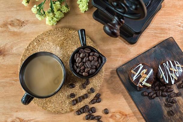 咖啡豆研磨机,咖啡豆豆,咖啡豆和糖果.咖啡豆杯子和英文字母表的第19个字母