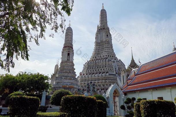 泰国或高棉的佛教寺或僧院阿伦,在附近大家知道的同样地泰国或高棉的佛教寺或僧院赵,是（be的三单形式一l一ndm一rk庙向英语字母