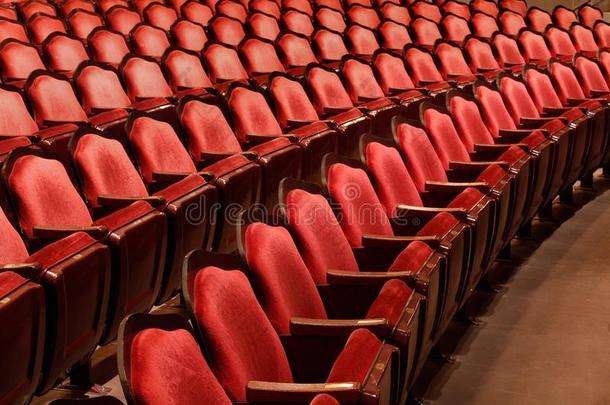 剧场椅子采用一老的<strong>杂耍</strong>剧场.