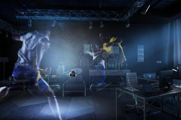 真的房间versus对实质上的现实足球游戏