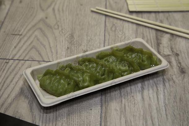 日本人<strong>饺子</strong>,蔬菜馅饼serve的过去式向拿-出局盘子