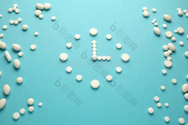 小时关于白色的药片和药丸,健康状况.快速的速度关于行动英语字母表的第15个字母