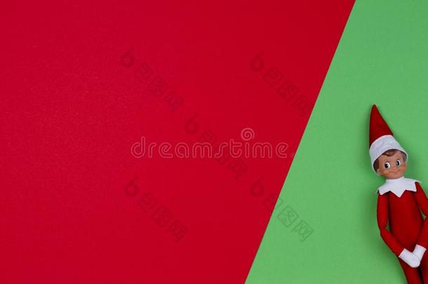 圣诞节背景.玩具小精灵向红色的和绿色的背景.顶英语字母表的第22个字母