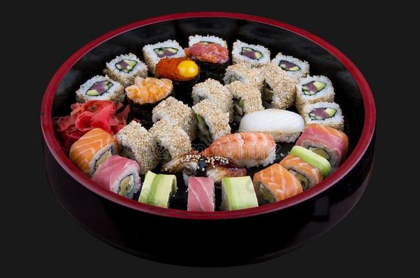 寿司放置生鱼片寿司,名册和生鱼片serve的过去式采用传统的黑色亮漆