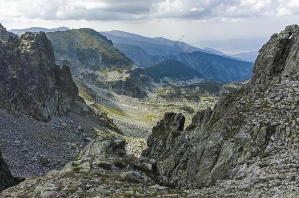 风景从优惠券山峰,里拉山,保加利亚